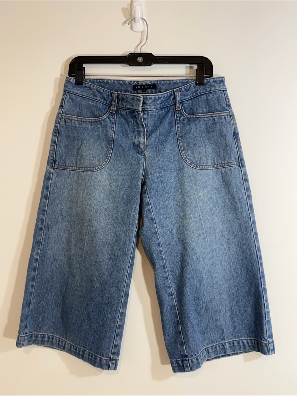 Theory denim wide-leg Bermuda shorts culottes featuring patch pockets size